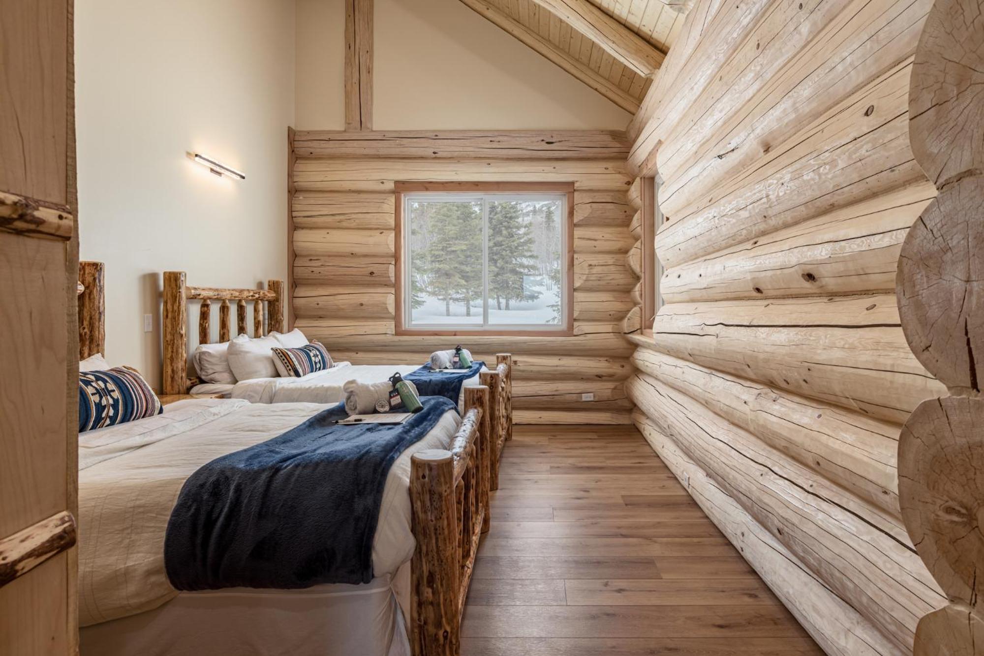 Sutton-Alpine Majestic Valley Wilderness Lodge מראה חיצוני תמונה