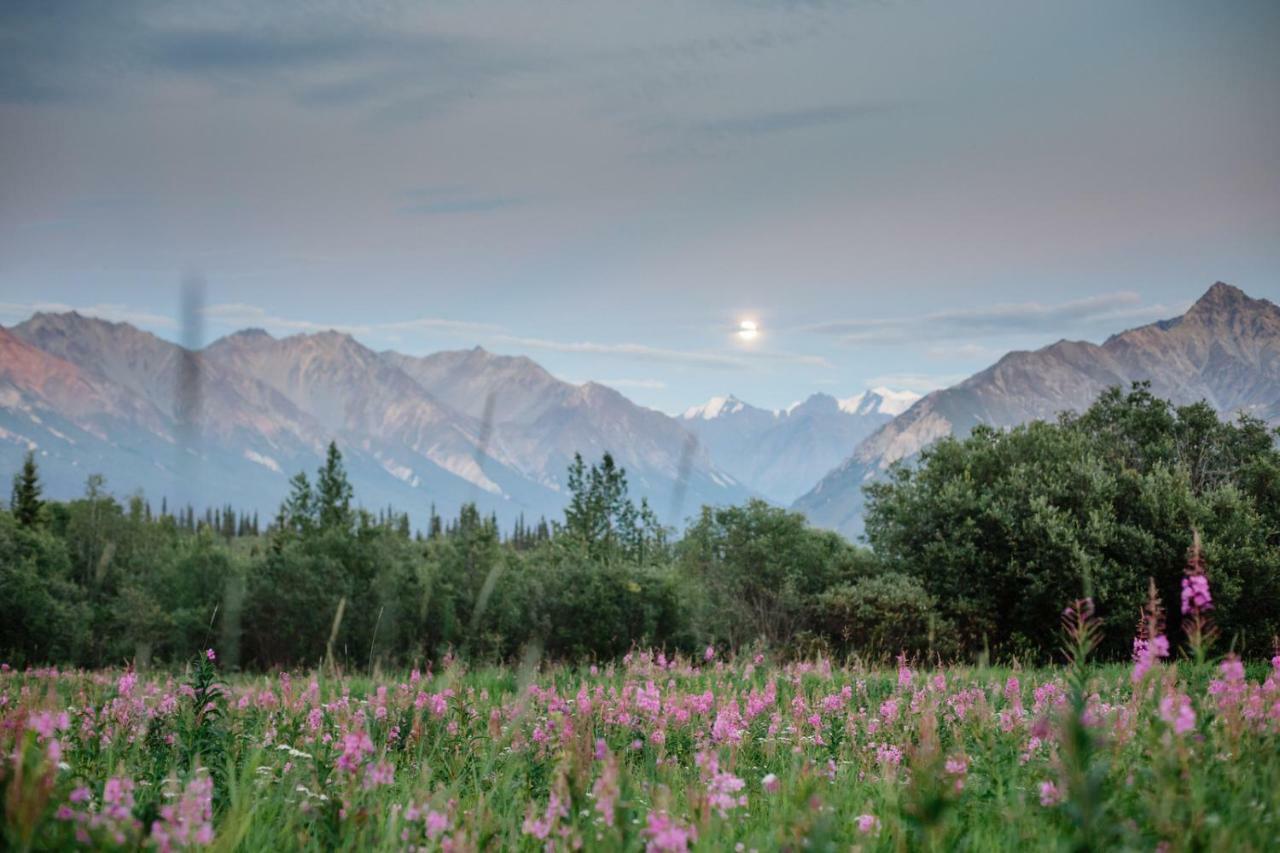 Sutton-Alpine Majestic Valley Wilderness Lodge מראה חיצוני תמונה
