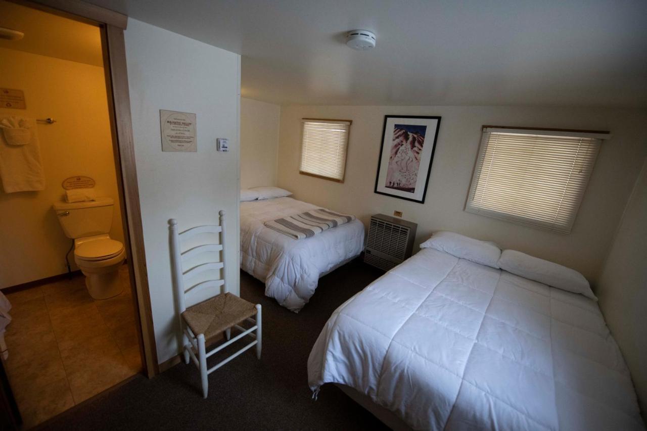 Sutton-Alpine Majestic Valley Wilderness Lodge מראה חיצוני תמונה